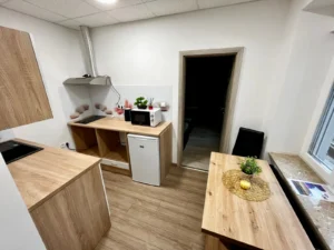 Kuhinja z jedilnim kotičkom v Apartmaju Center Ljutomer z eno spalnico za 4 osebe